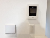 【インターフォン、床暖房リモコン】