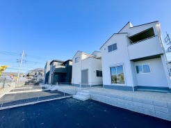 4号棟　庭から見た外観写真