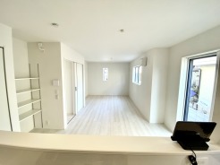 キッチンから見たリビング