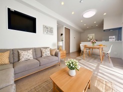 家具入りリビング
※家具はCGによって合成されたもので
   実際には付属致しません。

