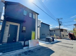 前面道路含む外観