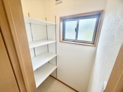 収納棚は整然とした空間が漂います