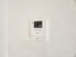 清潔感あふれる壁が、穏やかな空間を演出しています。