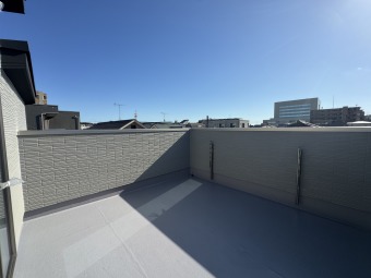 ルーフバルコニー付き