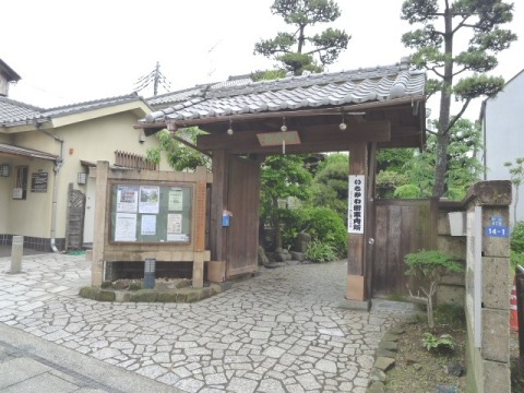 【精華園入口】歴史を感じる立派な門構え