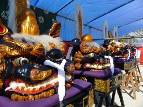 【妙典春日神社の獅子頭】アゴ寸法が約70�と巨大です。