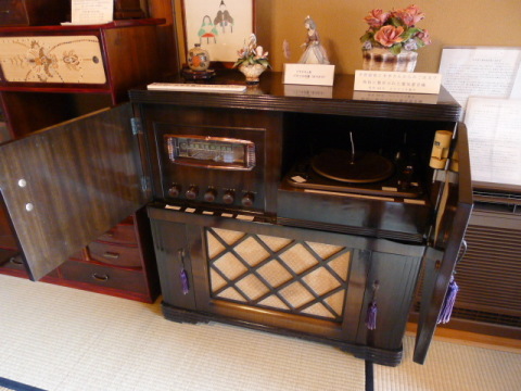【当時の調度品】オーダーメイドの蓄音機です！