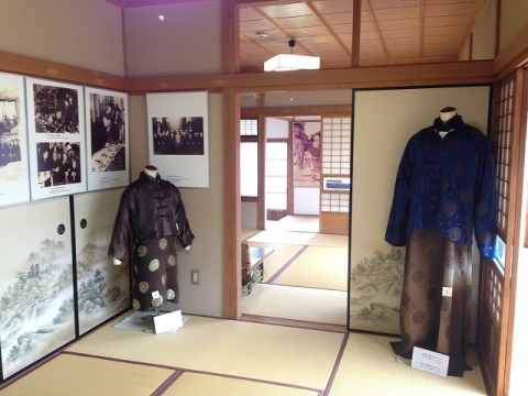 【淳氏の正装も展示されています】当時の人としては大柄だった様です。