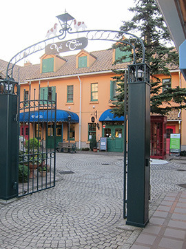 【アークタウン入口】入口からワクワクしそうな感じです。