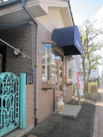 【パン屋さんの入り口】ベビーカーママにも優しい温かな接客のパン屋さんですょ！