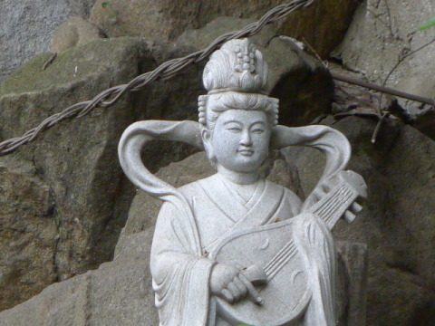 【弁財天】ほほ笑む女神の姿が印象的です！