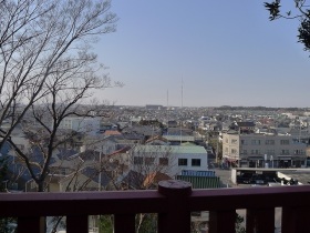 【市川の街の眺望】
階段を登りきると、市川の街を一望できます！
一見の価値あり！