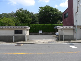 【所願寺入口】
車通り沿いで駐車場が５台程度停められそうです！