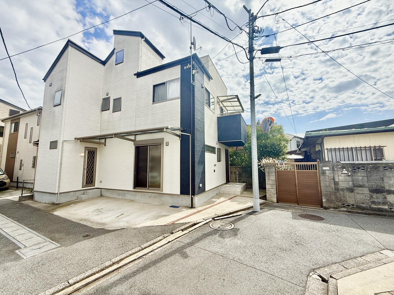 前面道路含む外観